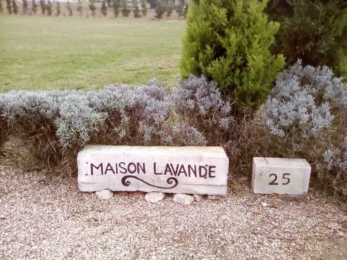 Maison Lavande Bed & Breakfast Saint-Jean-dʼAngély Dış mekan fotoğraf